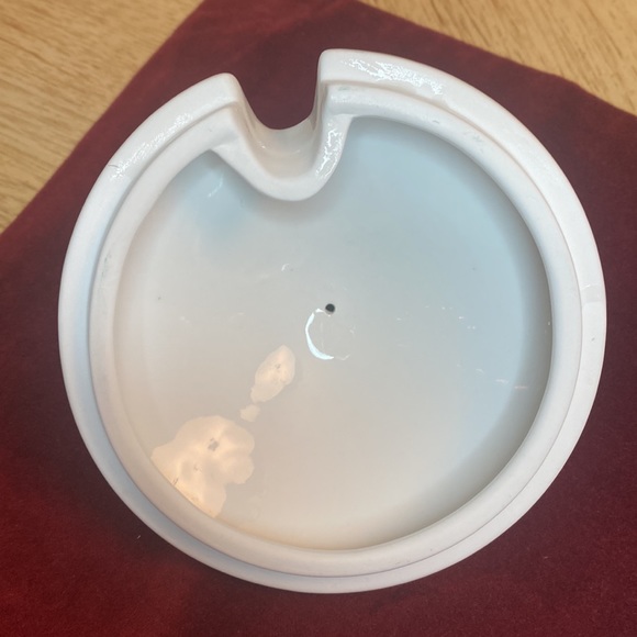 I. GODINGER & CO. Yorkshire Pattern Porcelain Tureen - Picture 6 of 10